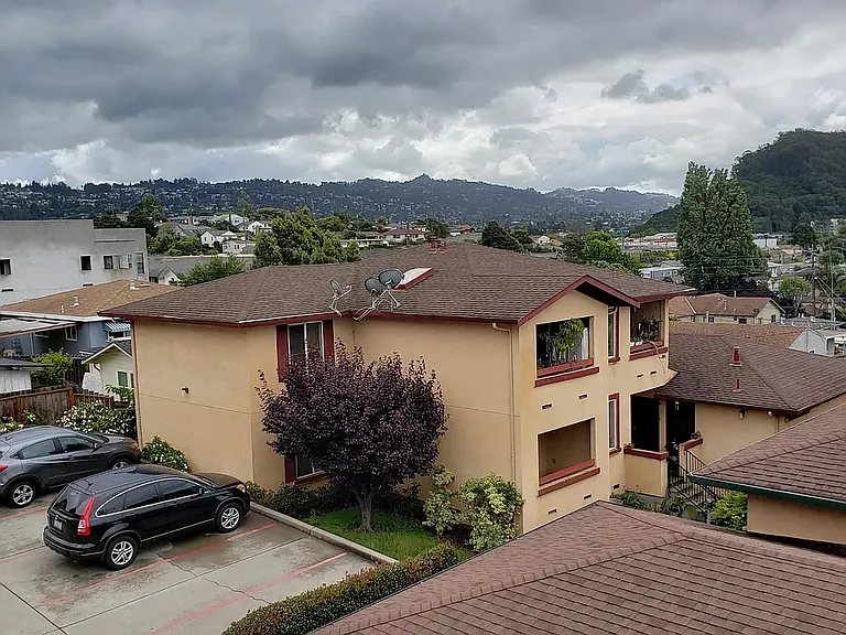 Sunset Vista Apartments — Photo 6