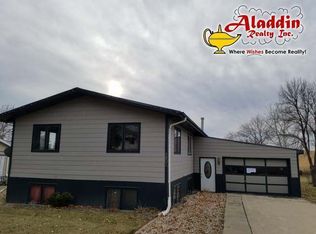 4801 Roughrider Cir W, Mandan, ND 58554