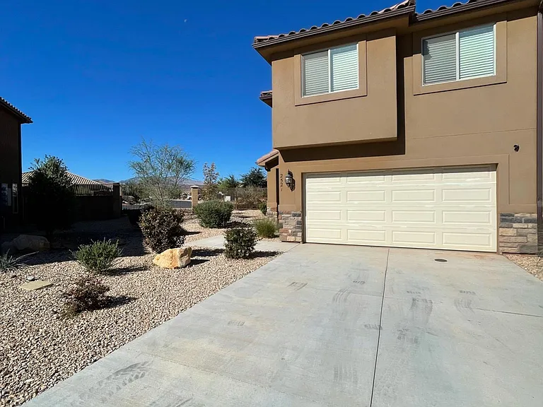 2521 Bella Vista Dr — Photo 3