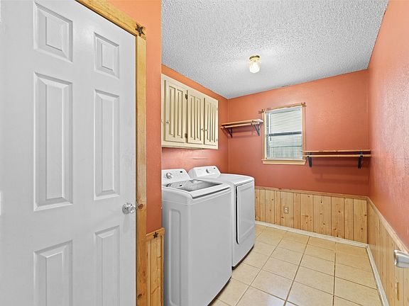 5th image of 708 Azalea Dr