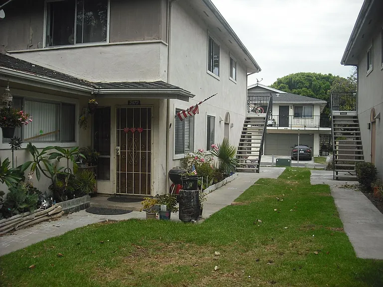 2670 Victoria Ave — Photo 16