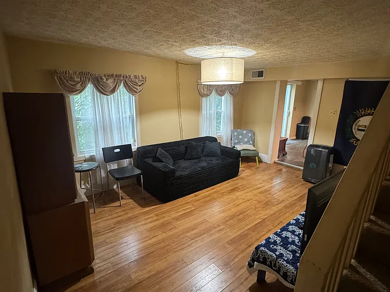 1316 Hazen St — Photo 3