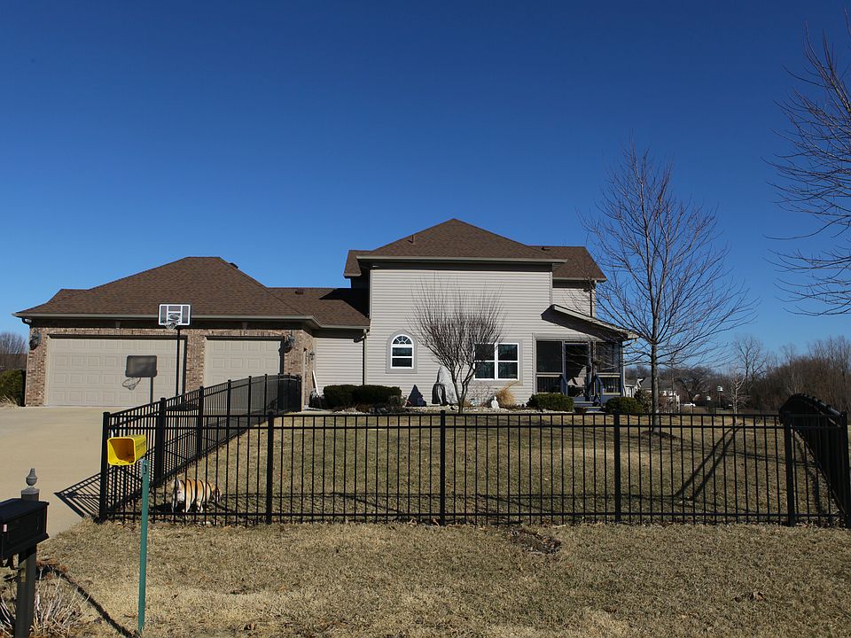 2nd image of 2 Lakeview Dr