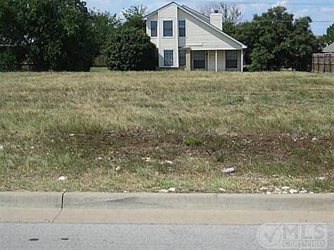 2nd image of 1716 Shawnee Dr