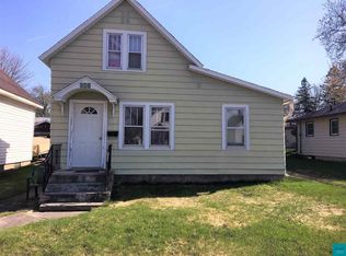 225 8th St SW, Chisholm, MN 55719