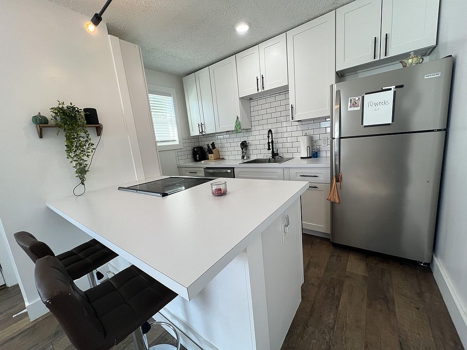 Kitchen & Dining area