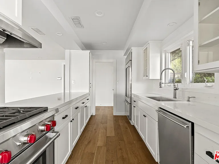 9881 Beverly Grove Dr — Photo 10