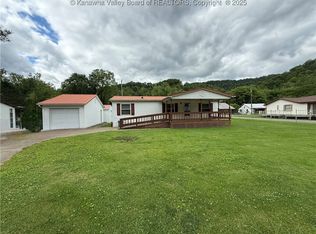 12 Brewster Dr, Chapmanville, WV 25508
