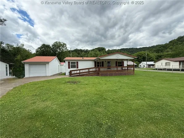 12 Brewster Dr, Chapmanville, WV 25508