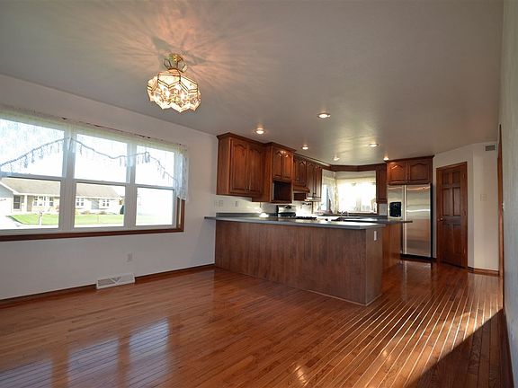 Spacious Kitchen-Dinette
