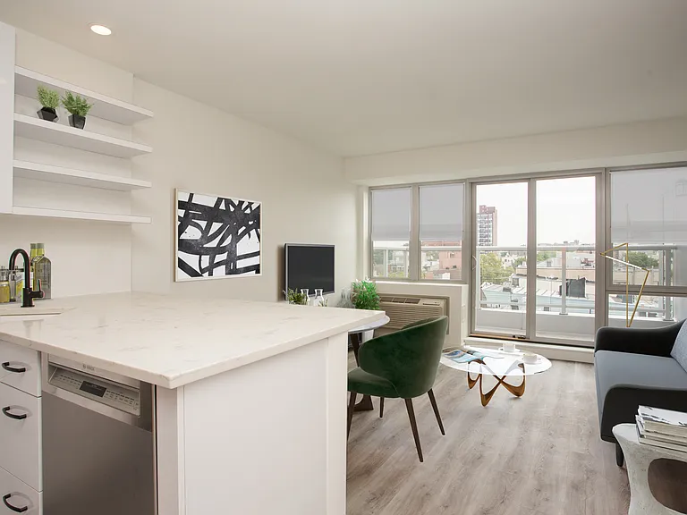 387 Manhattan Ave #6-C — Photo 2