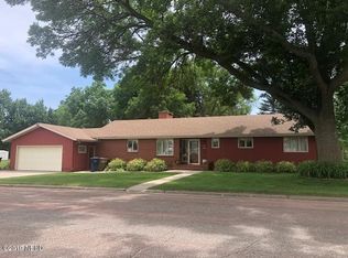 320 7th Ave NW, Watertown, SD 57201