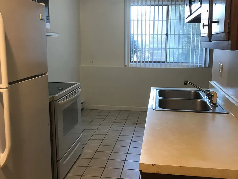 35 Bissell St #1A — Photo 4