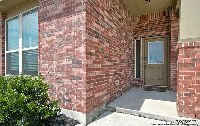 3 bed, 2.0 bath, 1976 sqft, $2,800 — Photo 3