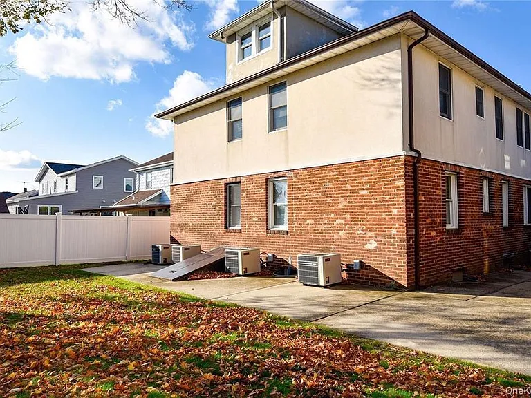 51 Thorman Ave #1L — Photo 9