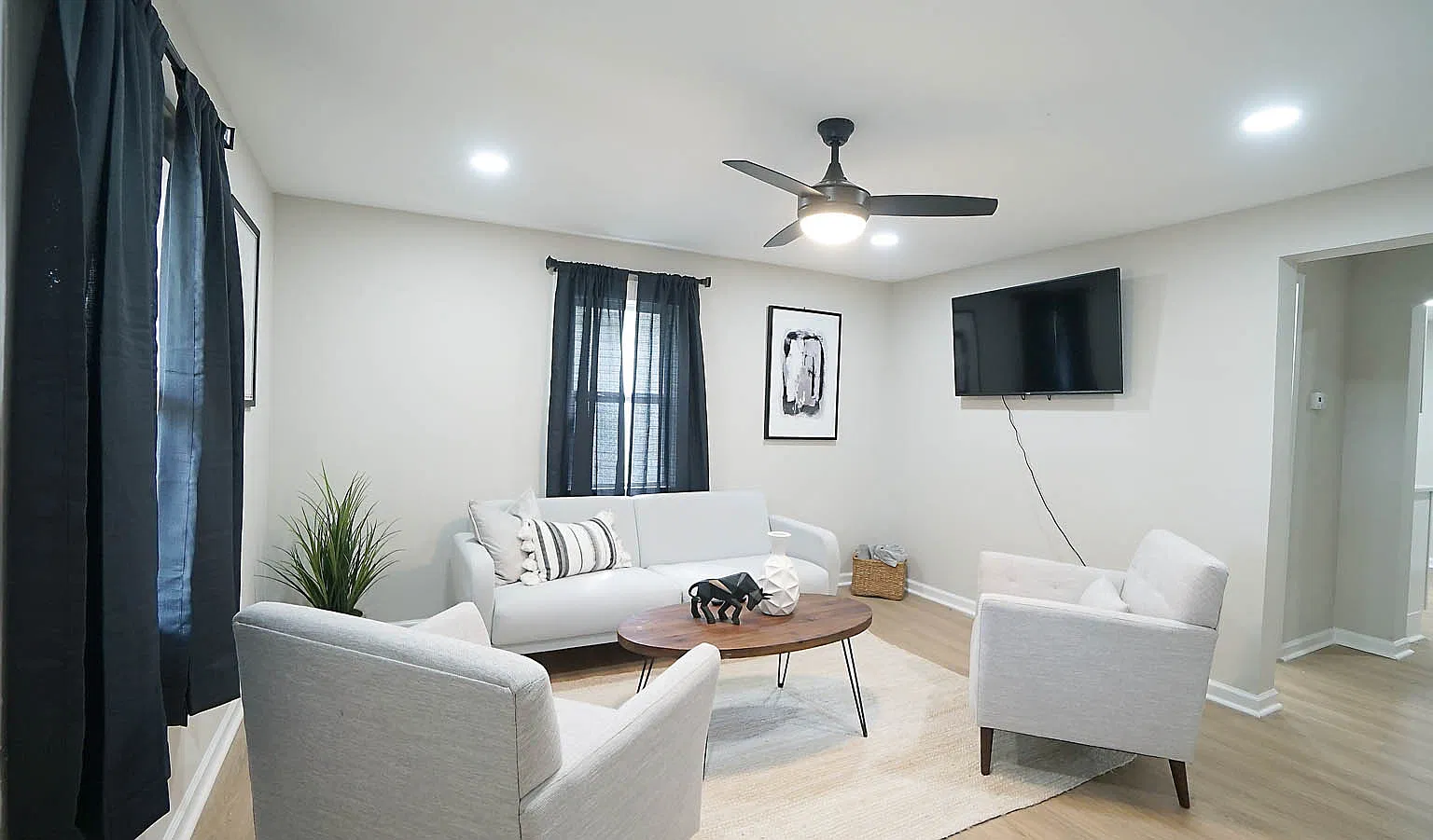 3 bed, $3,900 — Photo 2