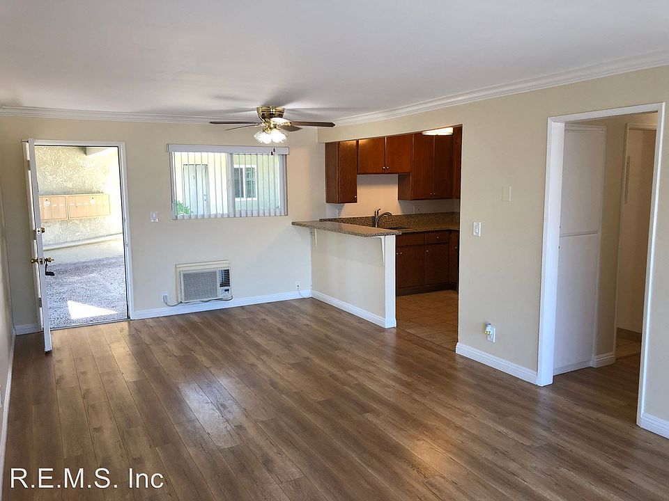 1st image of 621 N Market St APT 1