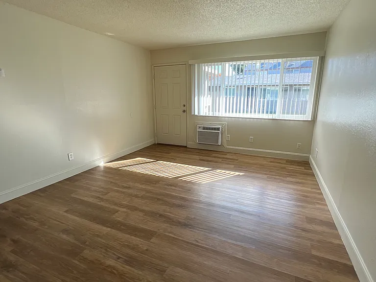 502 Pine St #C — Photo 4