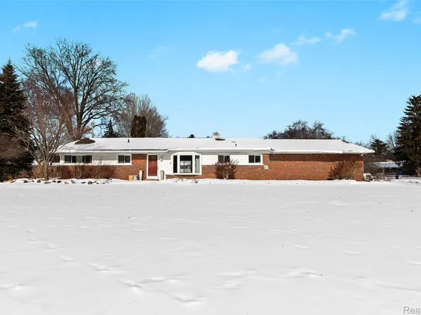 7275 Merrybrook, West Bloomfield, MI 48322