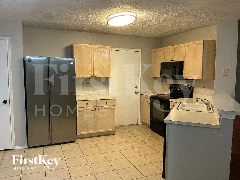 1733 Prescott Dr — Photo 4