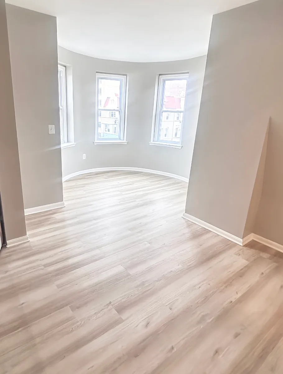 Building Photo - 1431 21st St NW #303