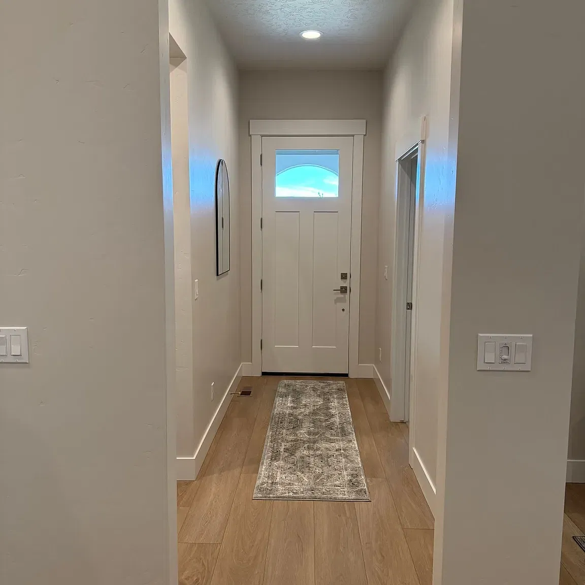 3 bed, 1718 sqft, $3,700 — Photo 2