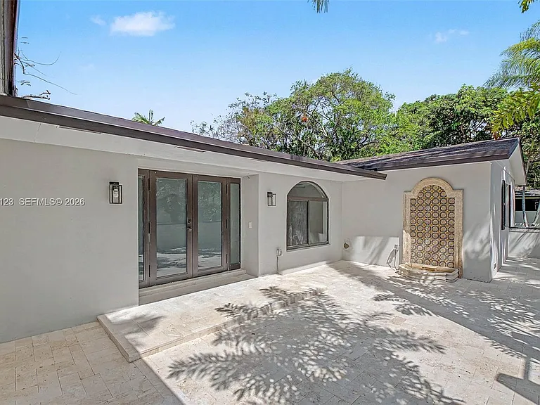 17050 SW 83rd Ave — Photo 2