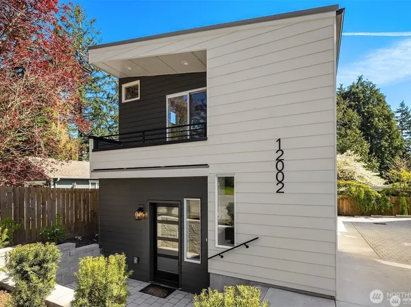 12002 20th Avenue NE, Seattle, WA 98125