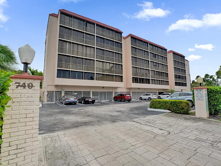 740 S Federal Hwy #312 — Photo 47