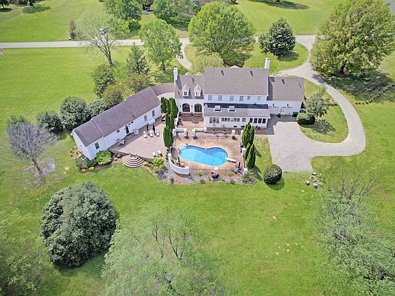 2nd image of 4 Windwood Dr