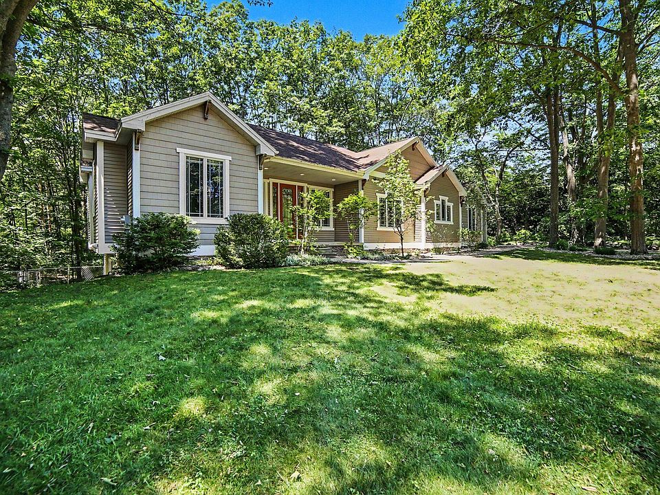 1st image of 1561 N Wooded Lake Dr
