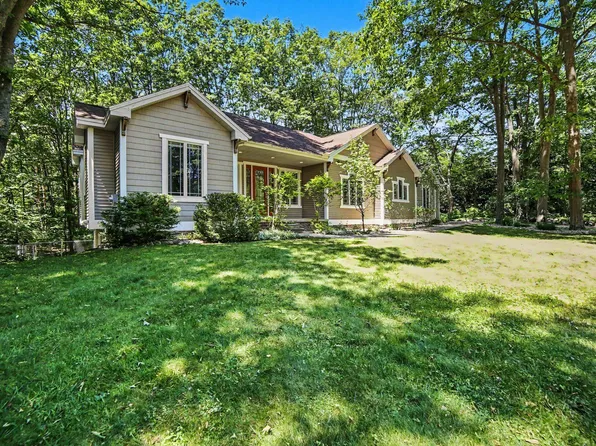 1561 N Wooded Lake Dr, Ludington, MI 49431