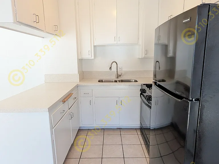 1420 Barry Ave #4 — Photo 4