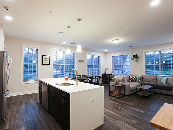 4th image of 130 Excelsior Ave #208