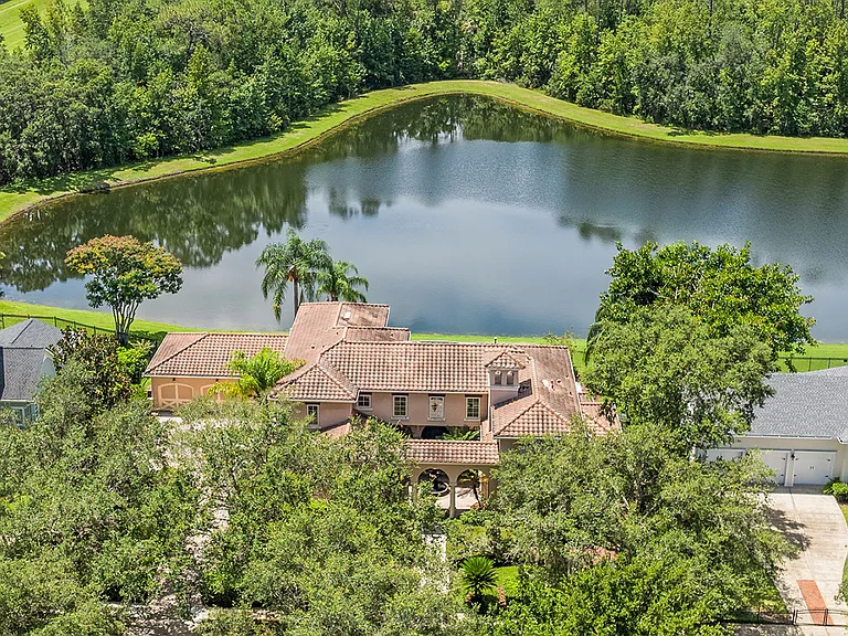 102 Acadia Ter — Photo 40