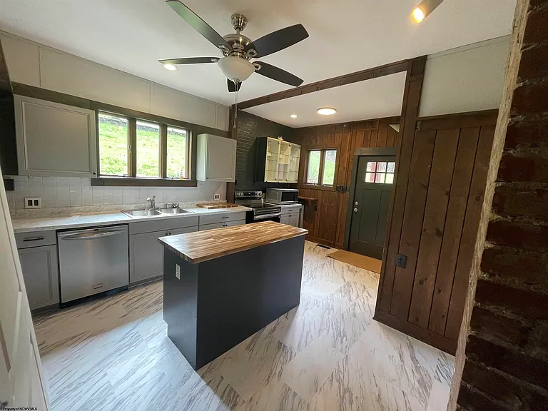 1440 Stewartstown Rd — Photo 4
