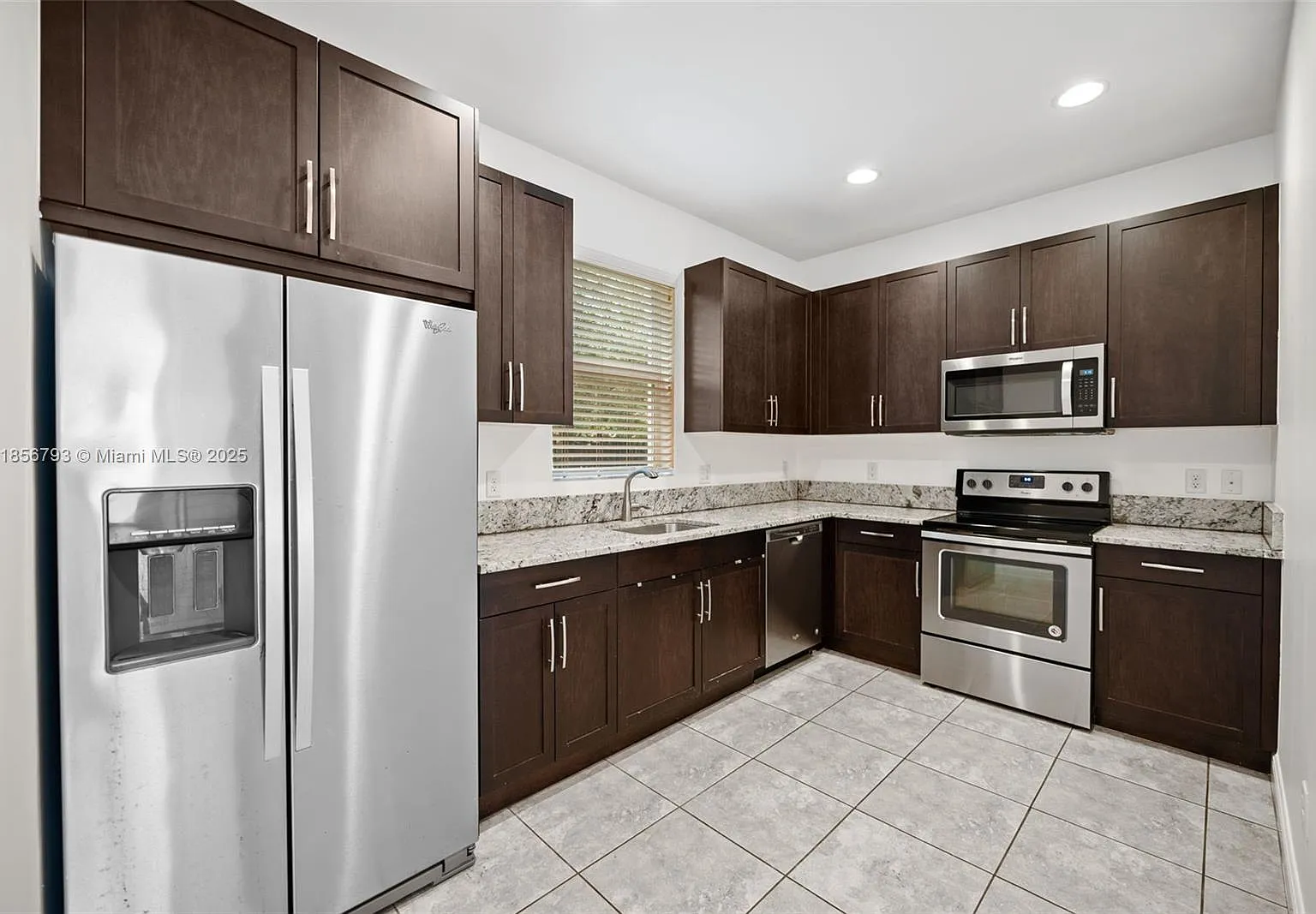3 bed, 2.5 bath, 1775 sqft, $3,300 — Photo 2