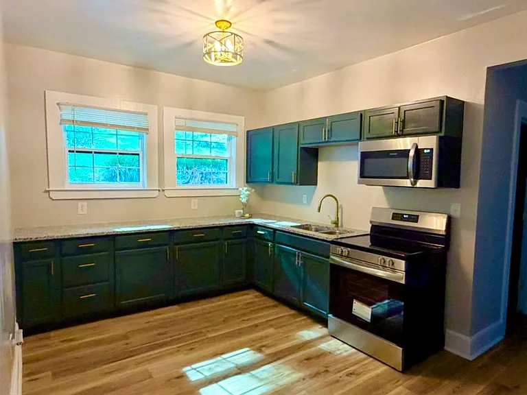1368 Buena Vista Blvd SE #B — Photo 3