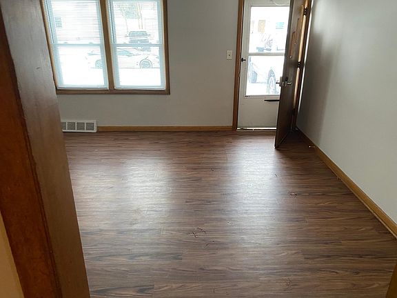3rd image of 503 W 7th Ave