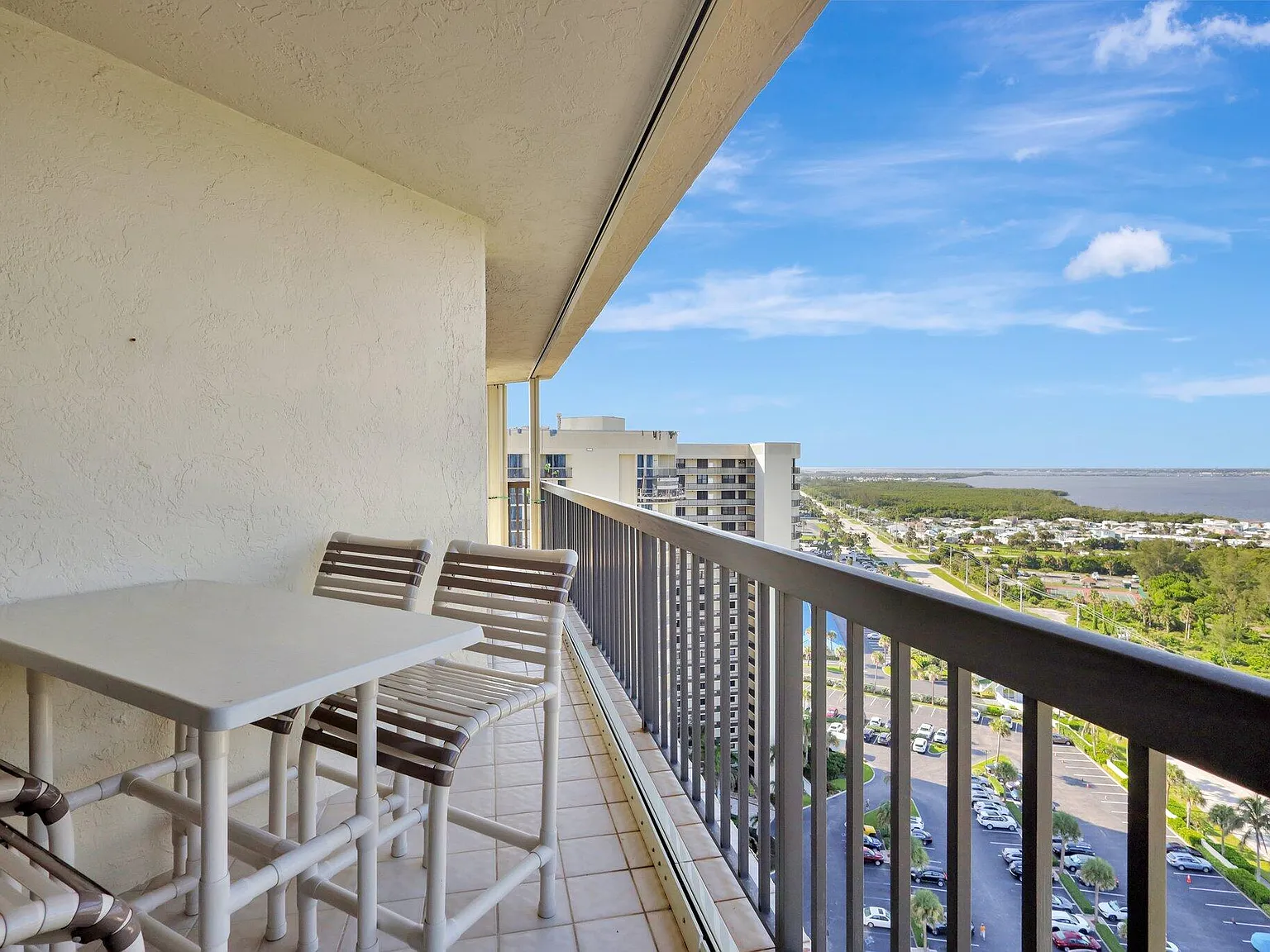 2 bed, 2.0 bath, 1437 sqft, $4,000 — Photo 3