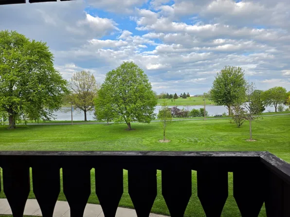 4 Crestview Ln Unit 10, Vernon Hills, IL 60061