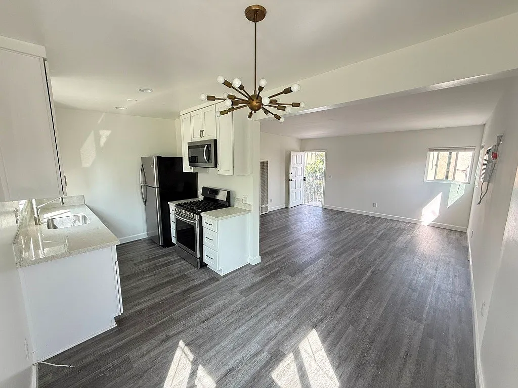 Building Photo - 5303 Riverton Ave #B