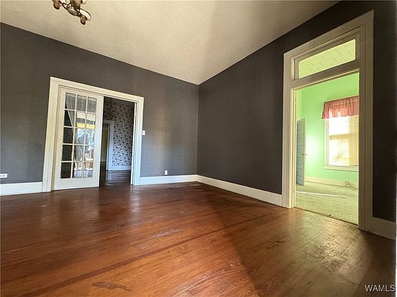 4th image of 203 3rd St SE