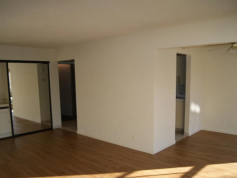 350 N Civic Dr #409 — Photo 2