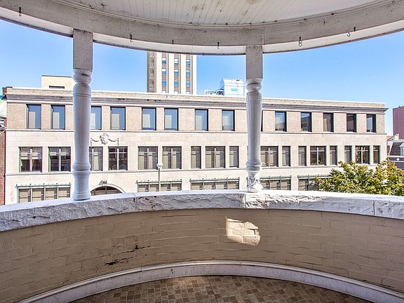 2nd image of 213-215 E Grace St #401
