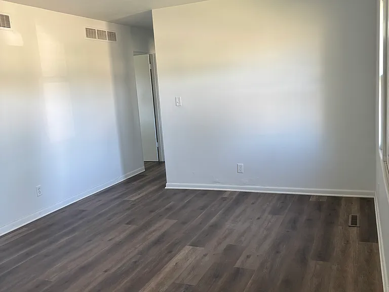 131 N Allen Ave #129 — Photo 5