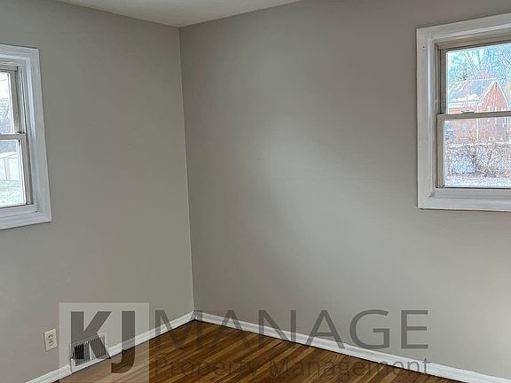 4th image of 2346 Ackley Ave #196