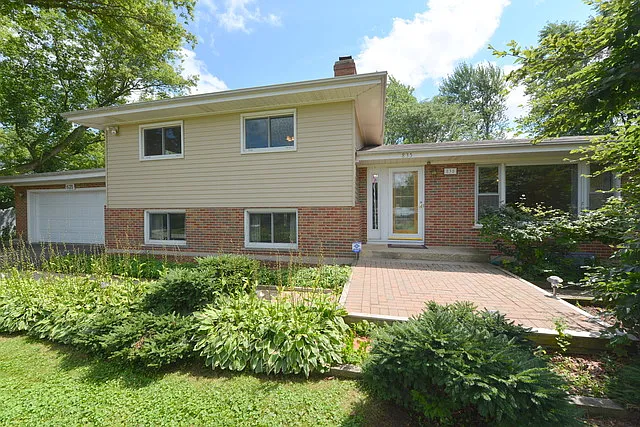 835 Hemlock Dr photo 1