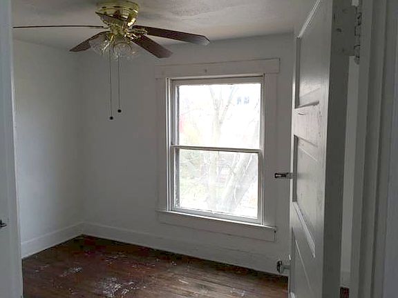 5th image of 526 Brightwood Ave
