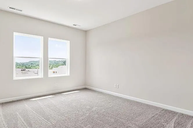 4 bed, 3021 sqft, $2,695 — Photo 2